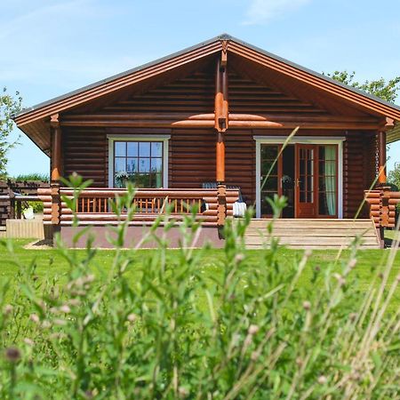 Tomatin - Luxury Two Bedroom Log Cabin With Hot Tub Berwick Upon Tweed Dış mekan fotoğraf