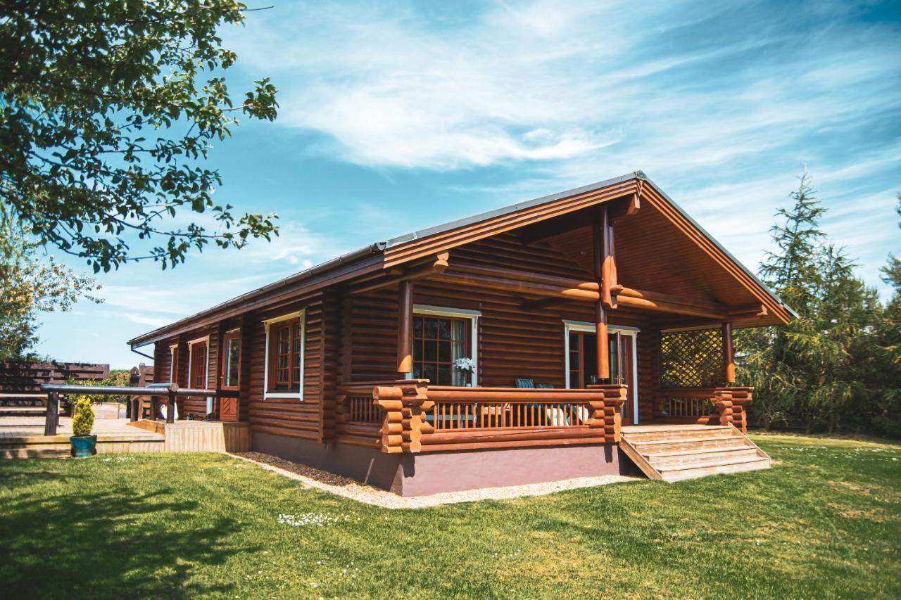 Tomatin - Luxury Two Bedroom Log Cabin With Hot Tub Berwick Upon Tweed Dış mekan fotoğraf