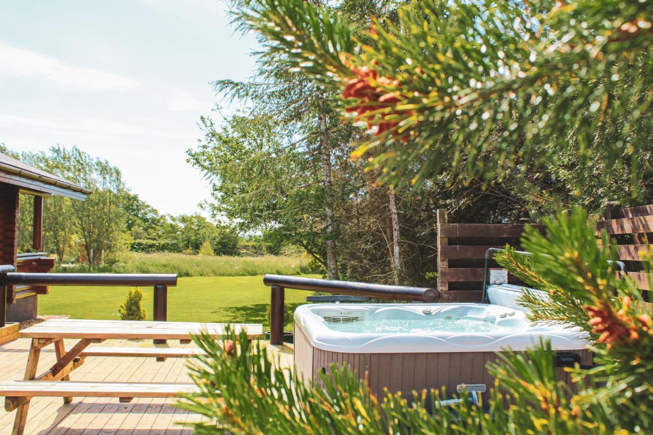 Tomatin - Luxury Two Bedroom Log Cabin With Hot Tub Berwick Upon Tweed Dış mekan fotoğraf