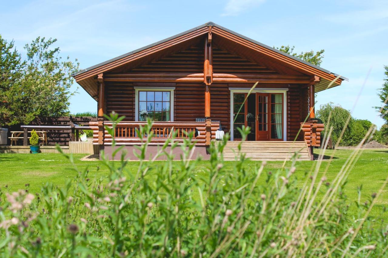 Tomatin - Luxury Two Bedroom Log Cabin With Hot Tub Berwick Upon Tweed Dış mekan fotoğraf